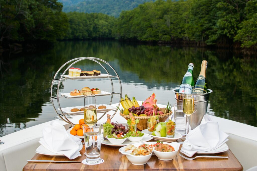 理想の人生を表現した背景と食事と飲み物の写真